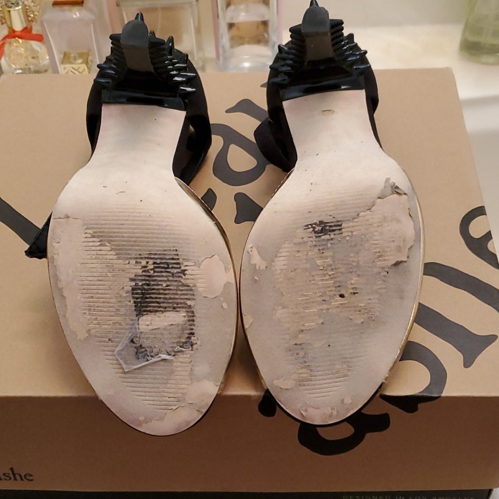 Heels - Picture 5 of 7
